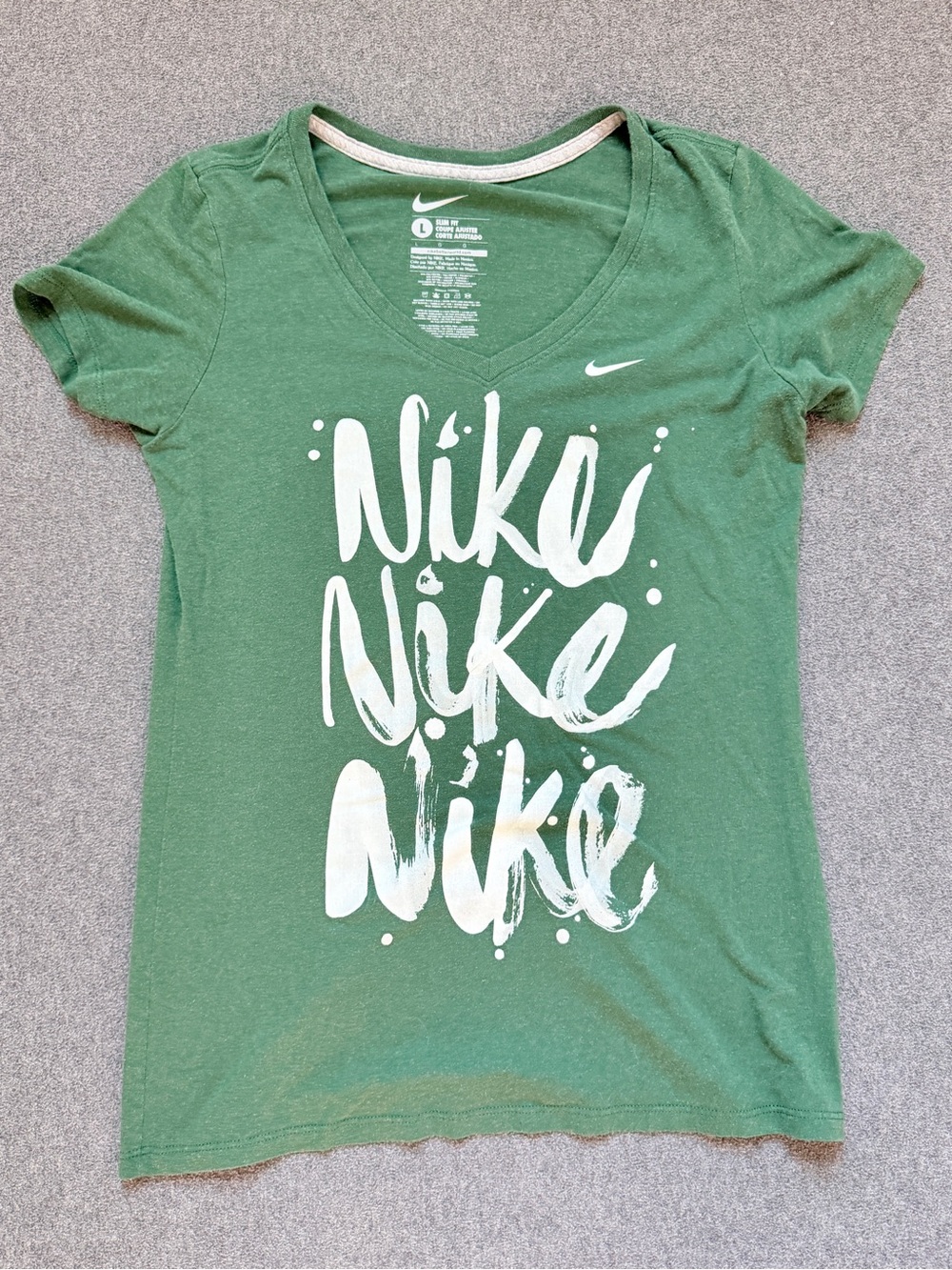 Nike Green V‑Neck Script Graphic Tee graffiti streetwear women medium slim fit